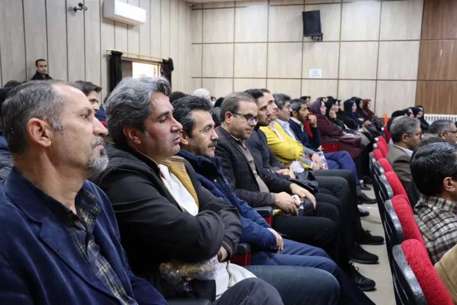 دوره باز آموزی و هم اندیشی مدیران ،معاونان و معلمان راهنمای کارورزی 6