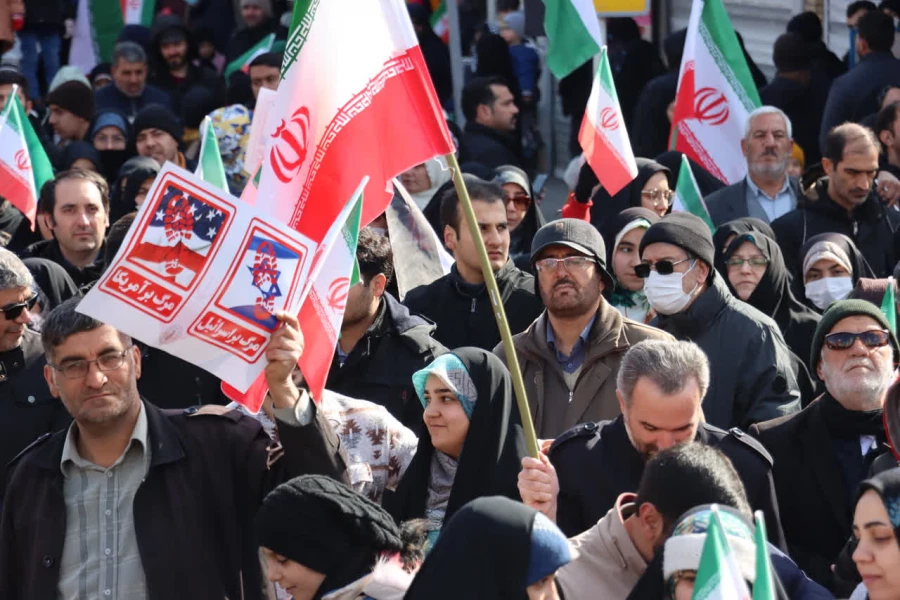 حضور پرشور اساتید،کارکنان و دانشجومعلمان دانشگاه فرهنگیان در جشن چهل و شش سالگی انقلاب اسلامی
 5
