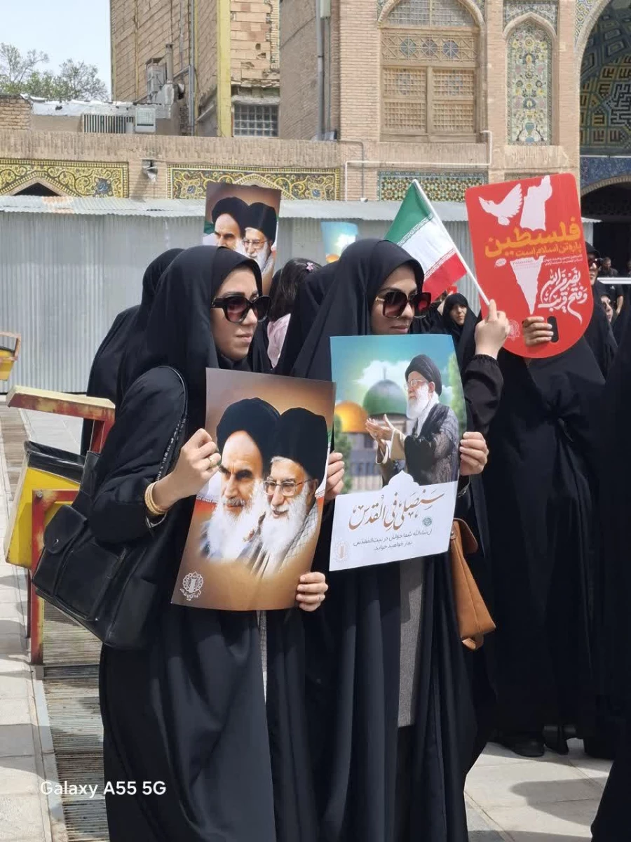 حضور دانشجومعلمان و کارکنان پردیس الزهرا(س) در تجمع علیه جنایات رژیم صهیونستی 2