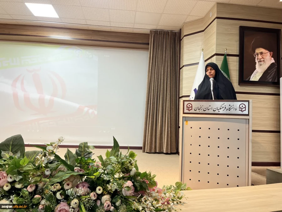 مراسم دهه سرآمدی آموزش در سالن آمفی تئاتر کوثر پردیس الزهرا(س) برگزار شد. 2