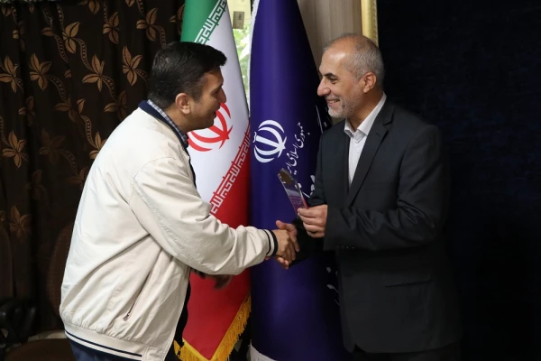 کسب عنوان«دبیر برتر» و «نشان طلایی» در بخش ارائه تجارب زیسته دبیران در حل مسائل هم اندیشی توسط معاون توسعه منابع و امور دانشجویی پردیس الزهرا(س) 2