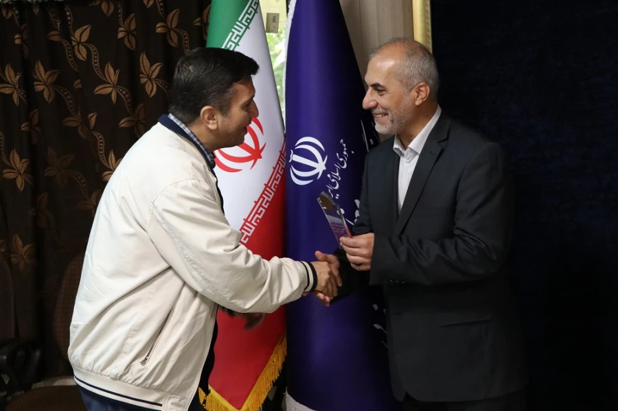 کسب عنوان«دبیر برتر» و «نشان طلایی» در بخش ارائه تجارب زیسته دبیران در حل مسائل هم اندیشی توسط معاون توسعه منابع و امور دانشجویی پردیس الزهرا(س) 2