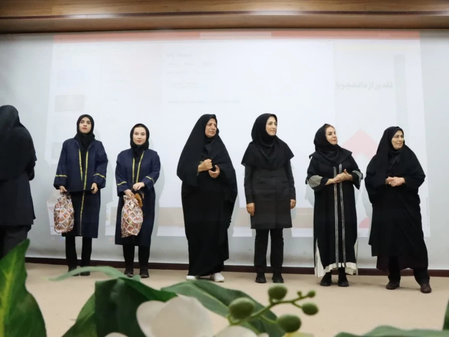 آئین دانش آموختگی دانشجویان پردیس الزهرا(س) دانشگاه فرهنگیان استان زنجان برگزار شد. 2