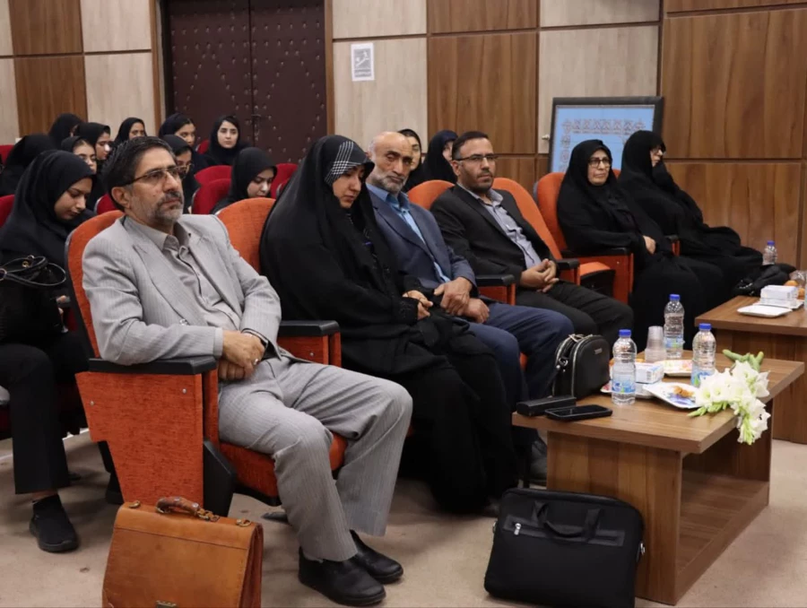 مراسم گرامیداشت هفته دفاع مقدس با حضور خانواده محترم شهید مجید قاسمی از شهدای والامقام جنگ تحمیلی دوازده روزه 8