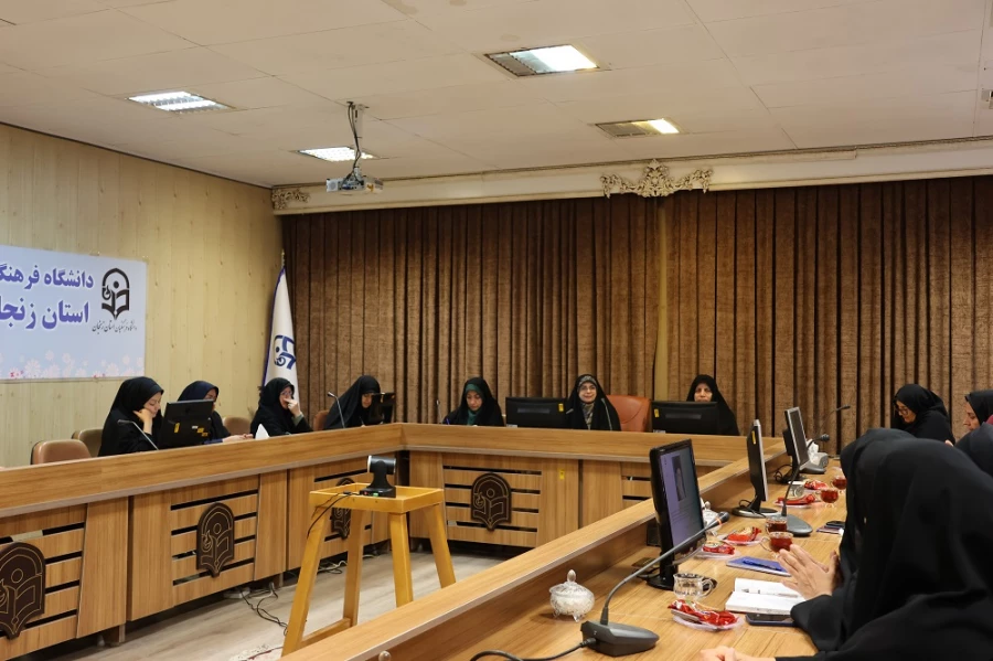 نشست صمیمی مدیرکل امور بانوان  و خانواده استانداری  با بانوان دانشگاه فرهنگیان استان زنجان
 2